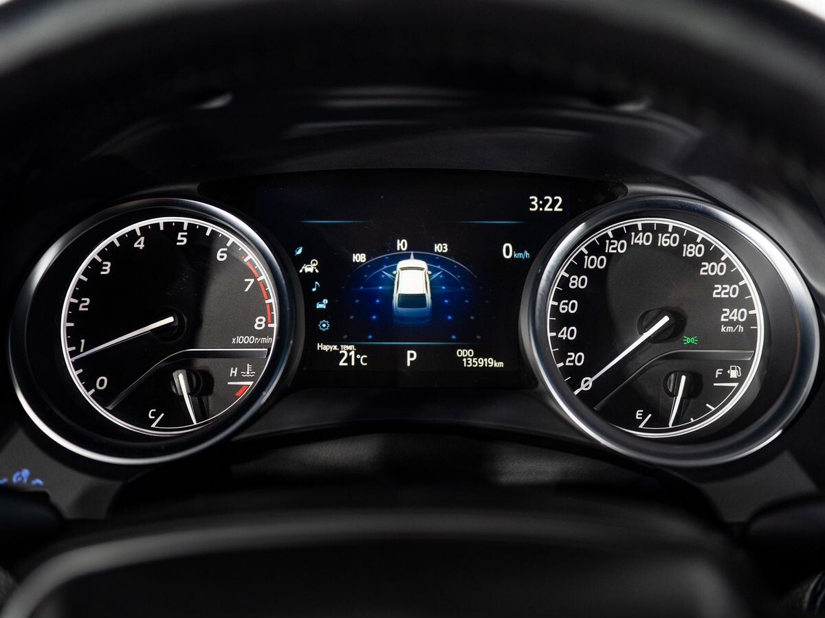 Toyota Camry 2020 - фото автомобиля