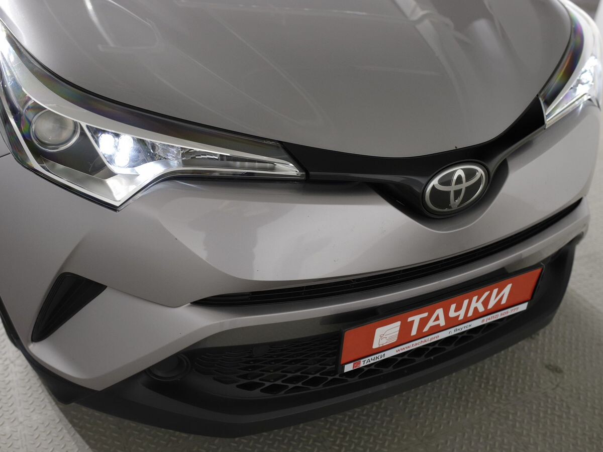 Toyota C-HR 2017 - фото автомобиля