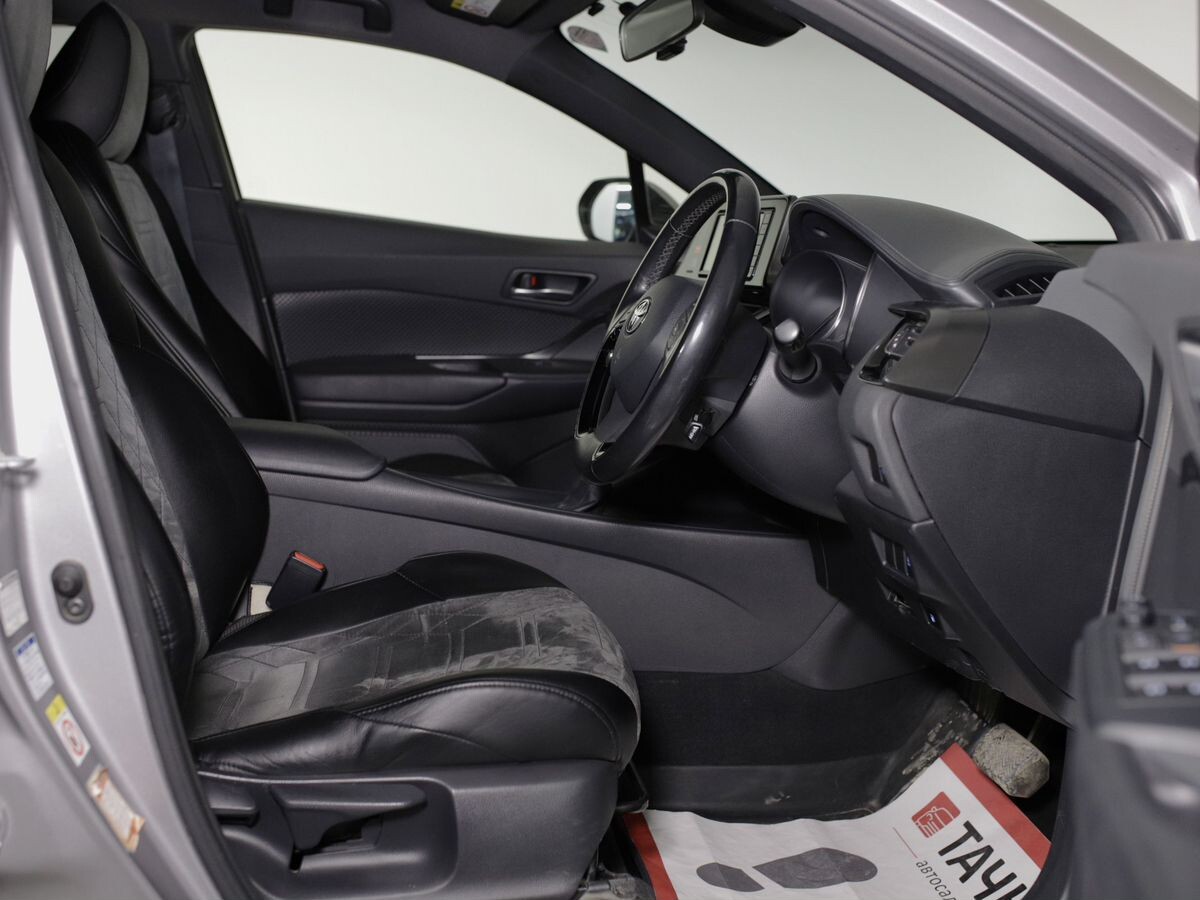 Toyota C-HR 2017 - фото автомобиля