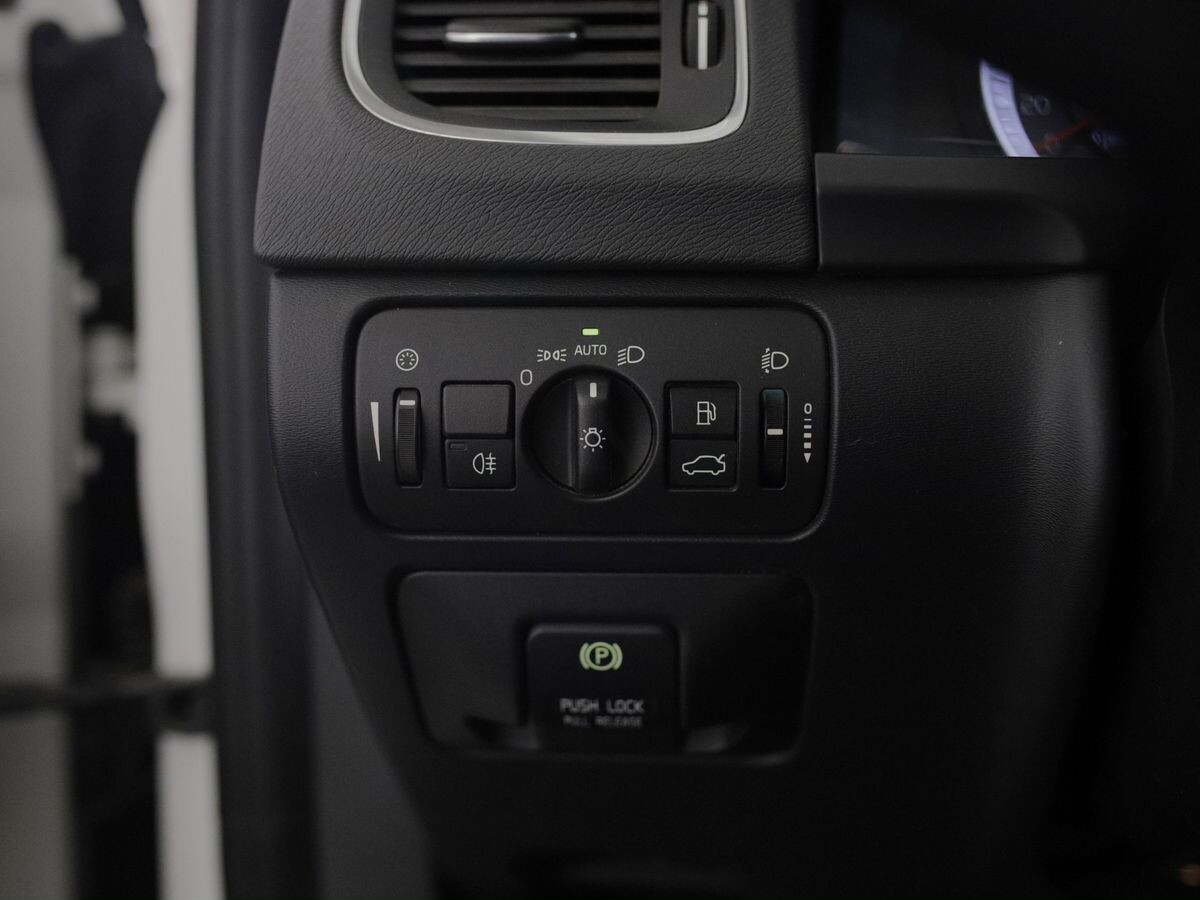 Volvo S60 2012 - фото автомобиля