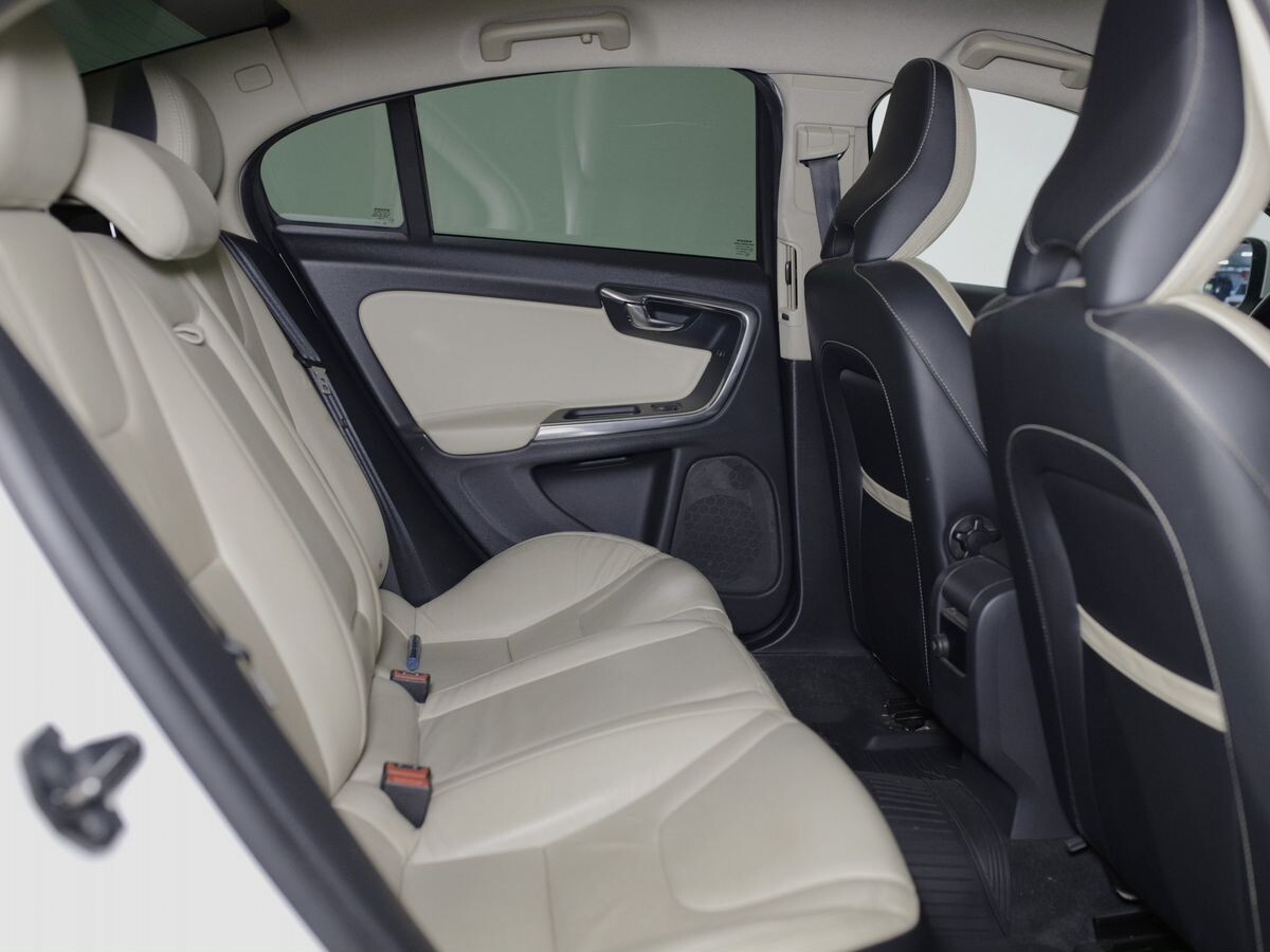 Volvo S60 2012 - фото автомобиля