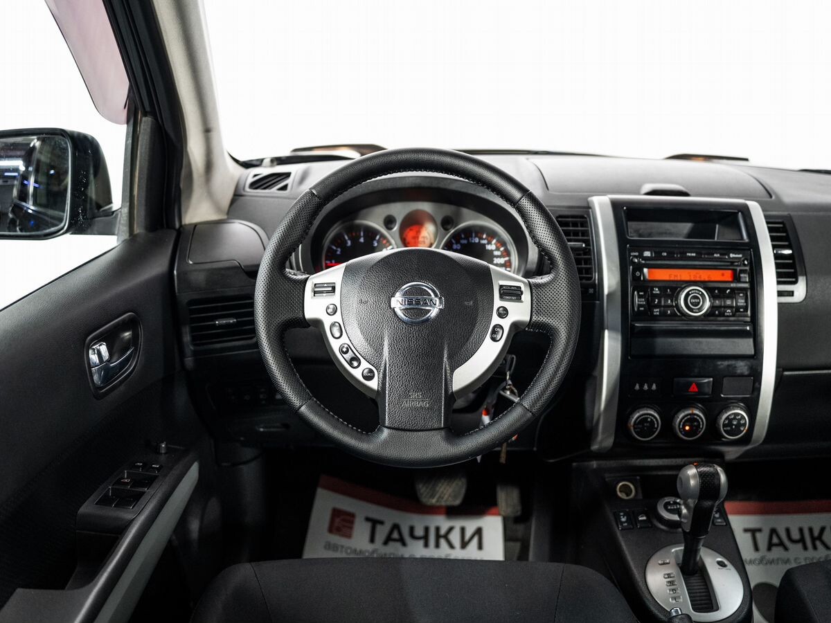 Nissan X-Trail 2010 - фото автомобиля