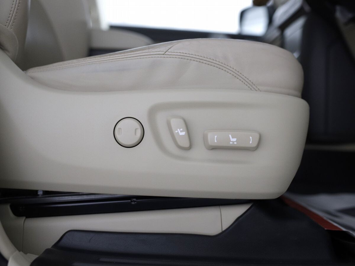 Toyota Land Cruiser Prado 2018 - фото автомобиля