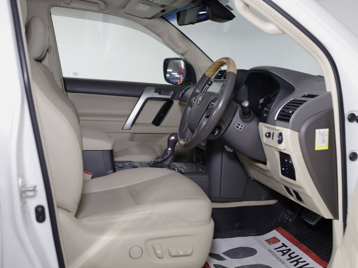 Toyota Land Cruiser Prado 2018 - фото автомобиля