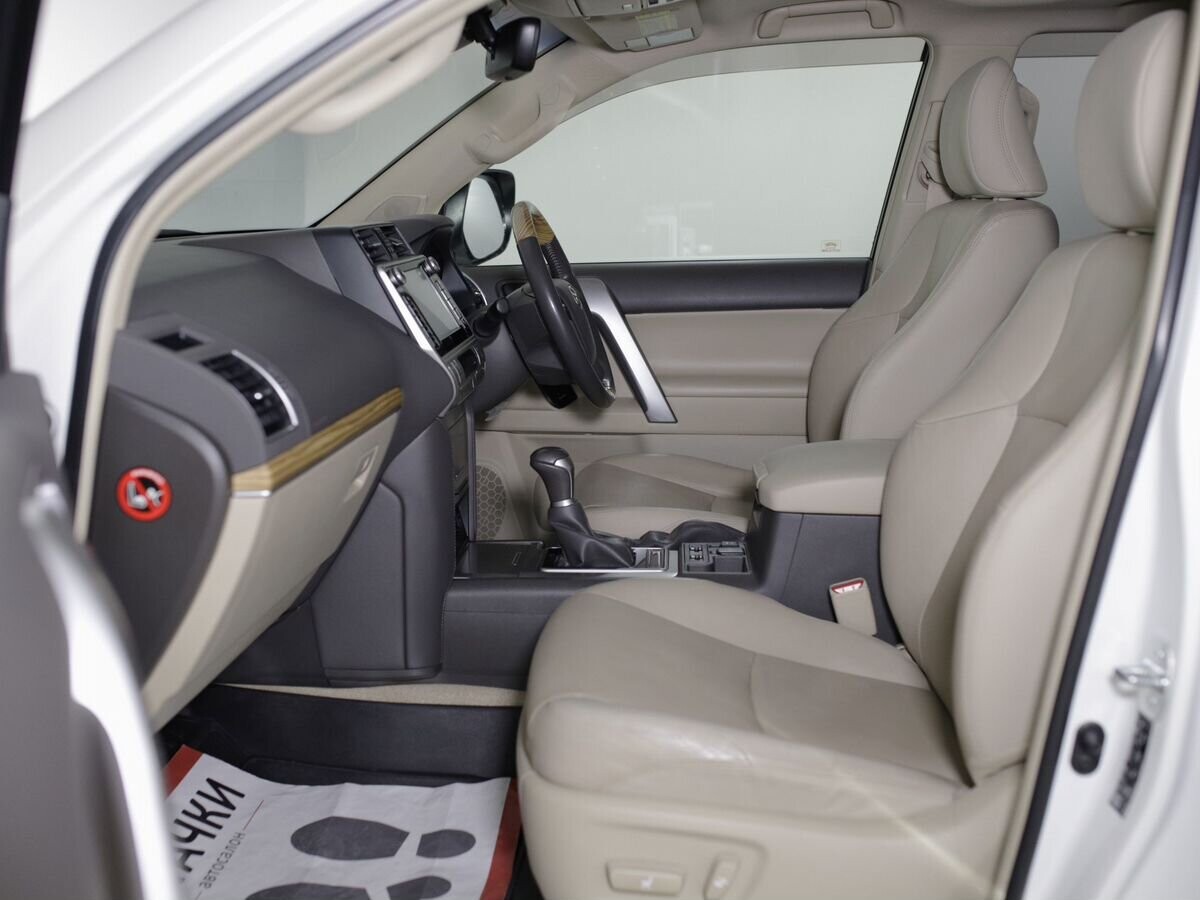 Toyota Land Cruiser Prado 2018 - фото автомобиля