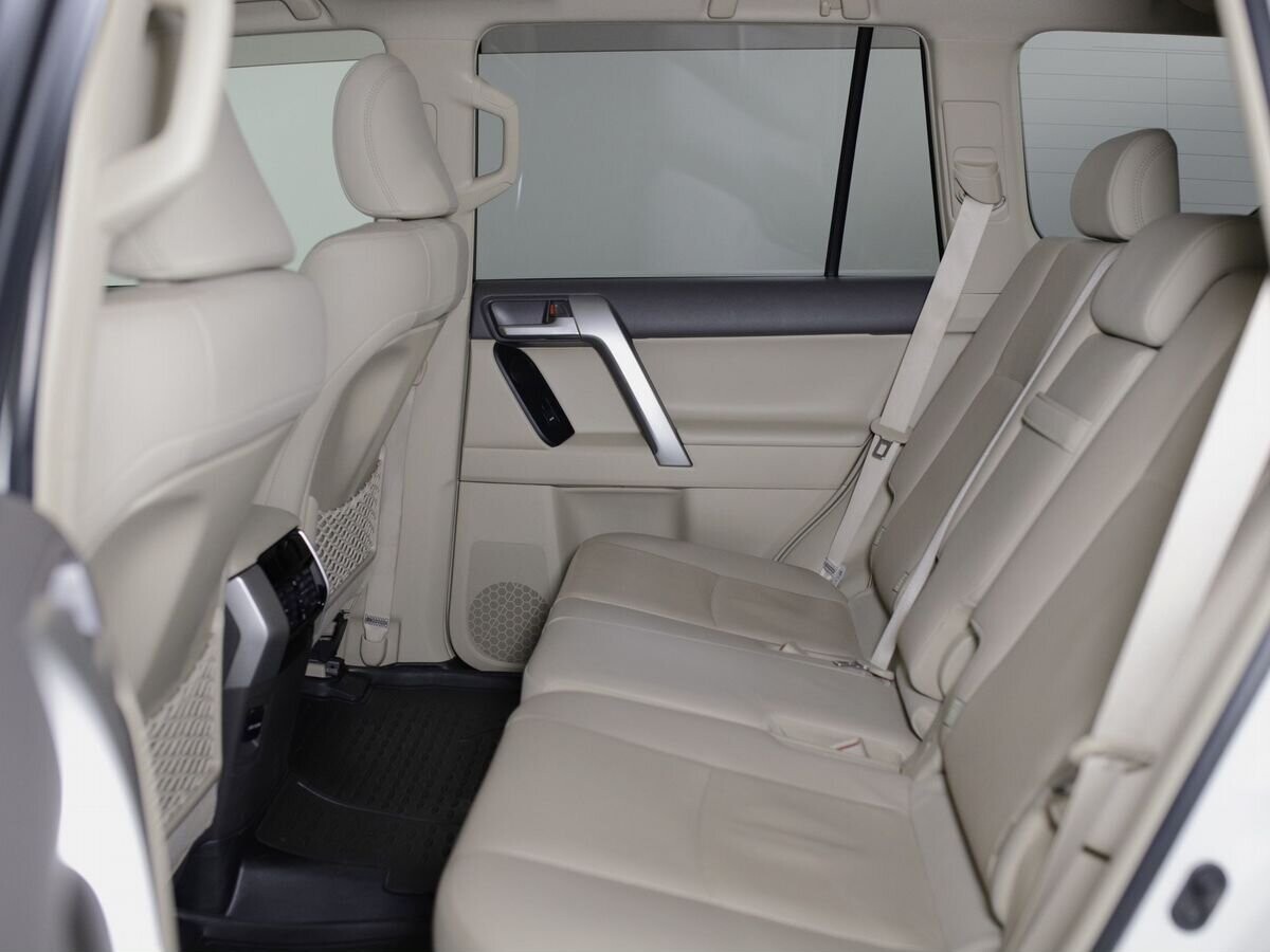 Toyota Land Cruiser Prado 2018 - фото автомобиля