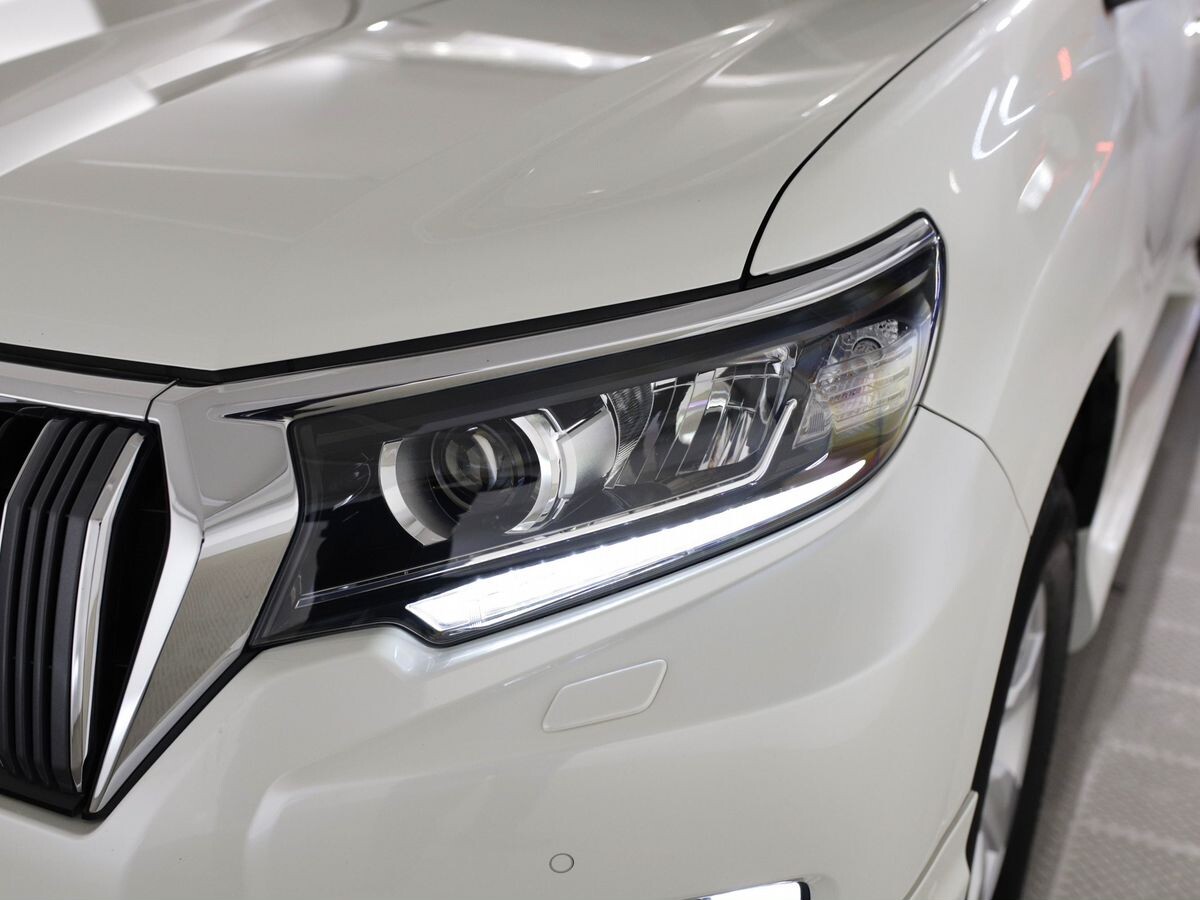 Toyota Land Cruiser Prado 2018 - фото автомобиля