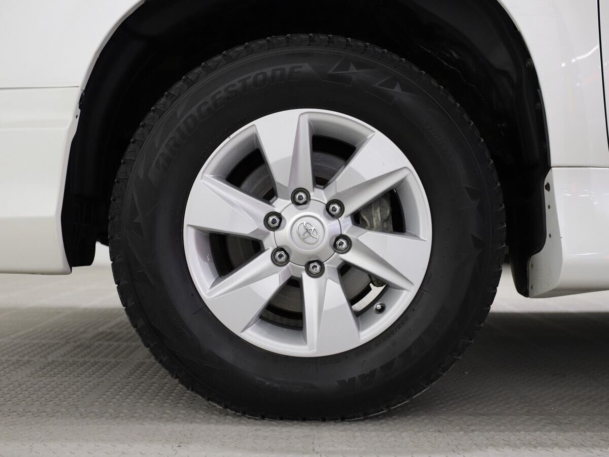 Toyota Land Cruiser Prado 2018 - фото автомобиля