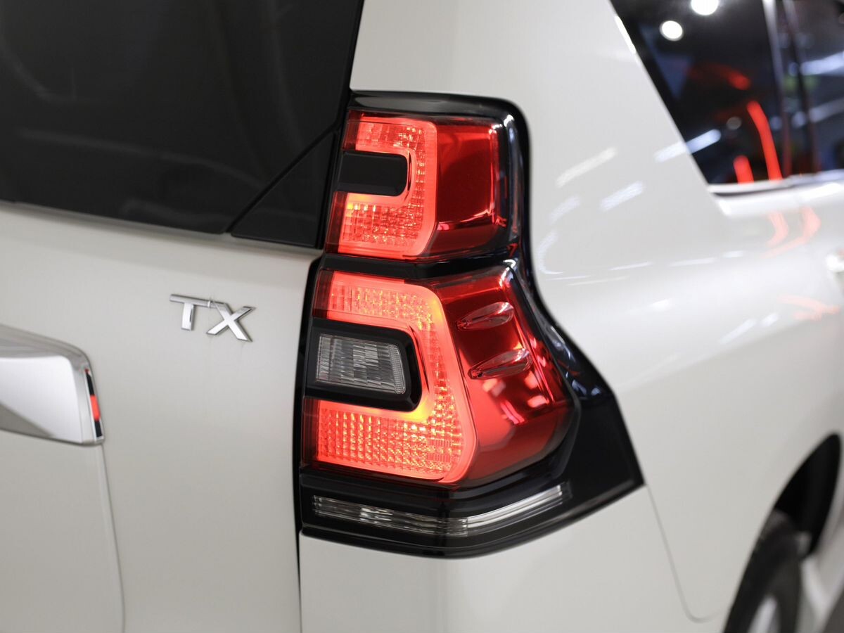 Toyota Land Cruiser Prado 2018 - фото автомобиля