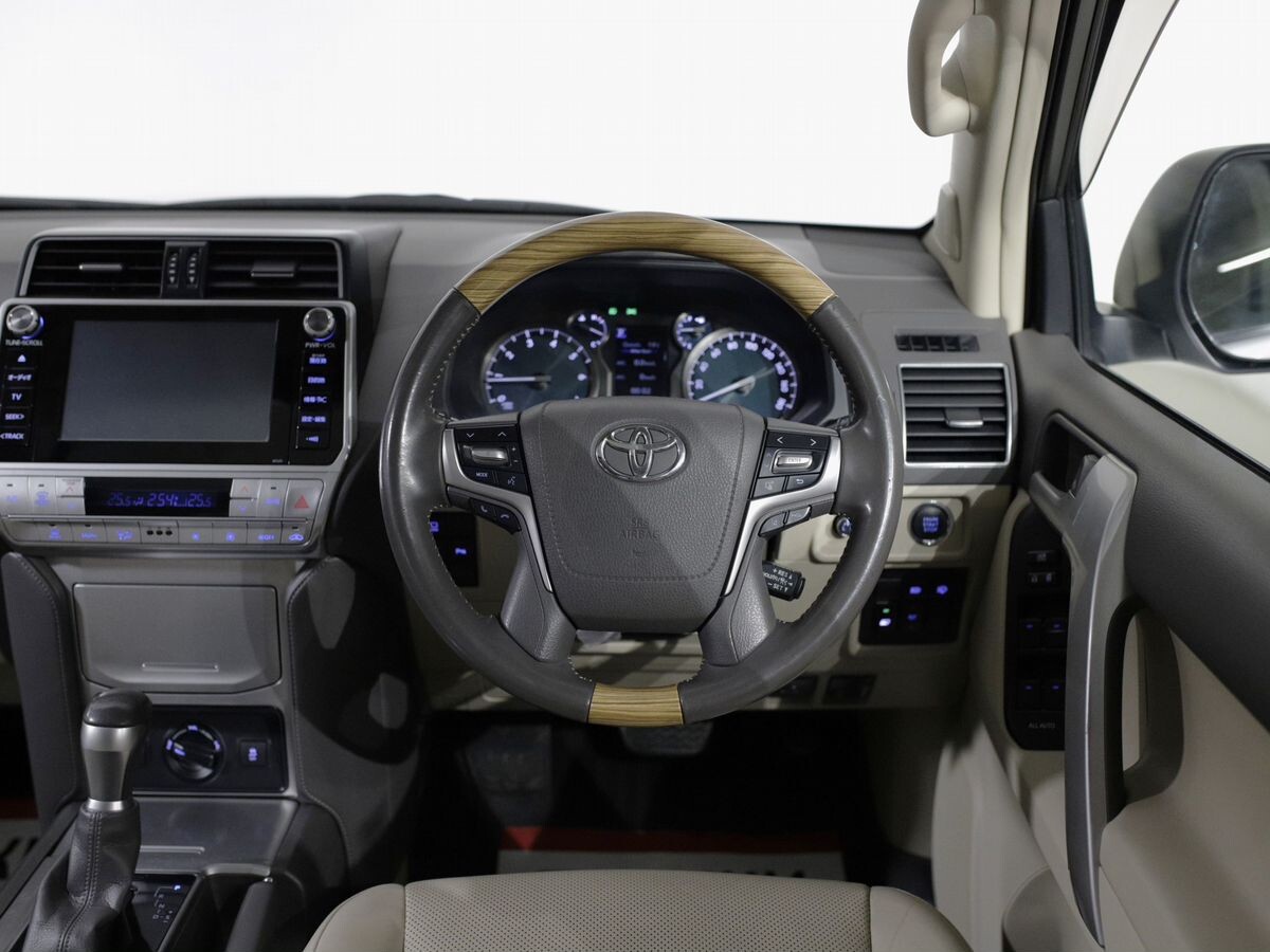 Toyota Land Cruiser Prado 2018 - фото автомобиля