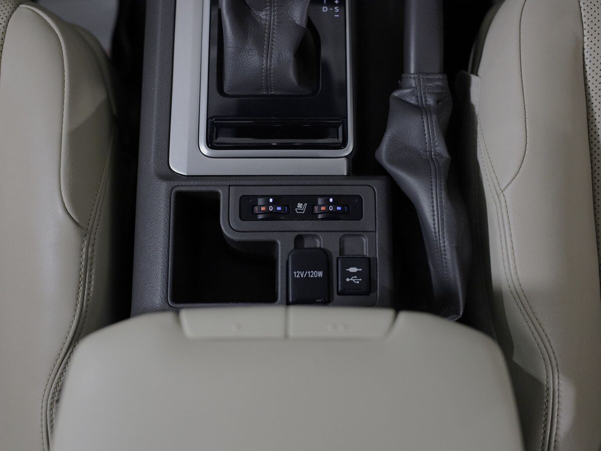 Toyota Land Cruiser Prado 2018 - фото автомобиля