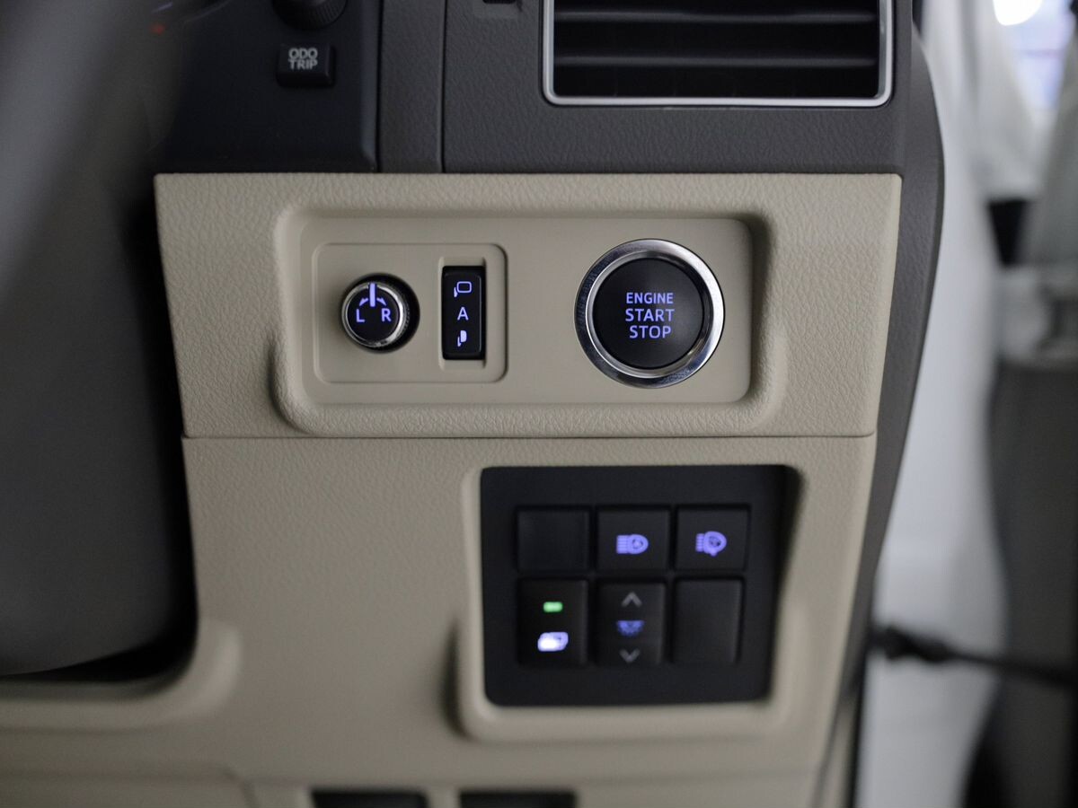 Toyota Land Cruiser Prado 2018 - фото автомобиля