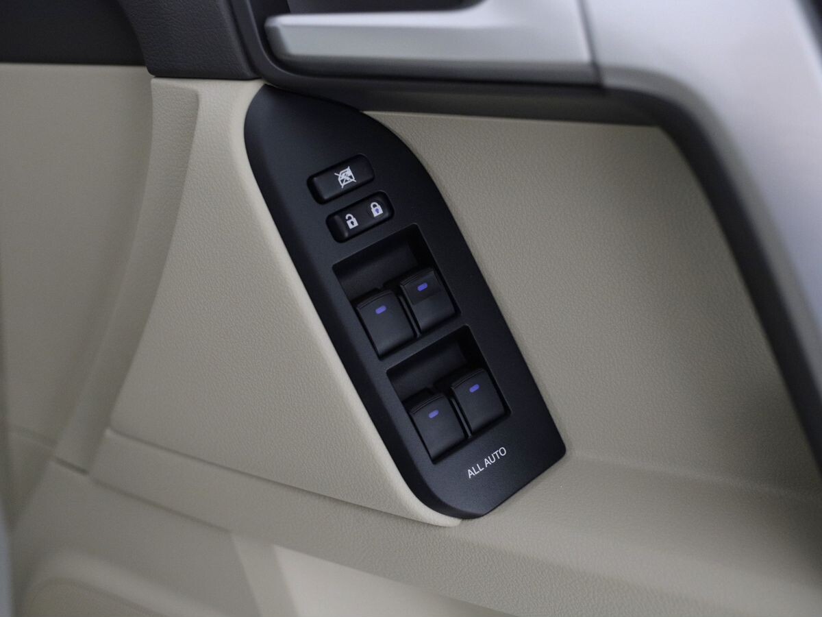 Toyota Land Cruiser Prado 2018 - фото автомобиля