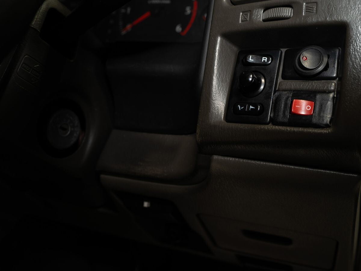 Nissan Safari 1997 - фото автомобиля