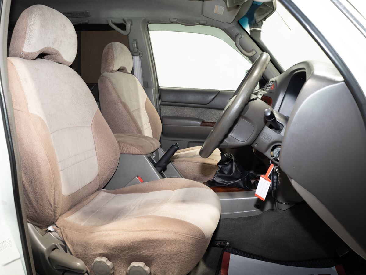 Nissan Safari 1997 - фото автомобиля