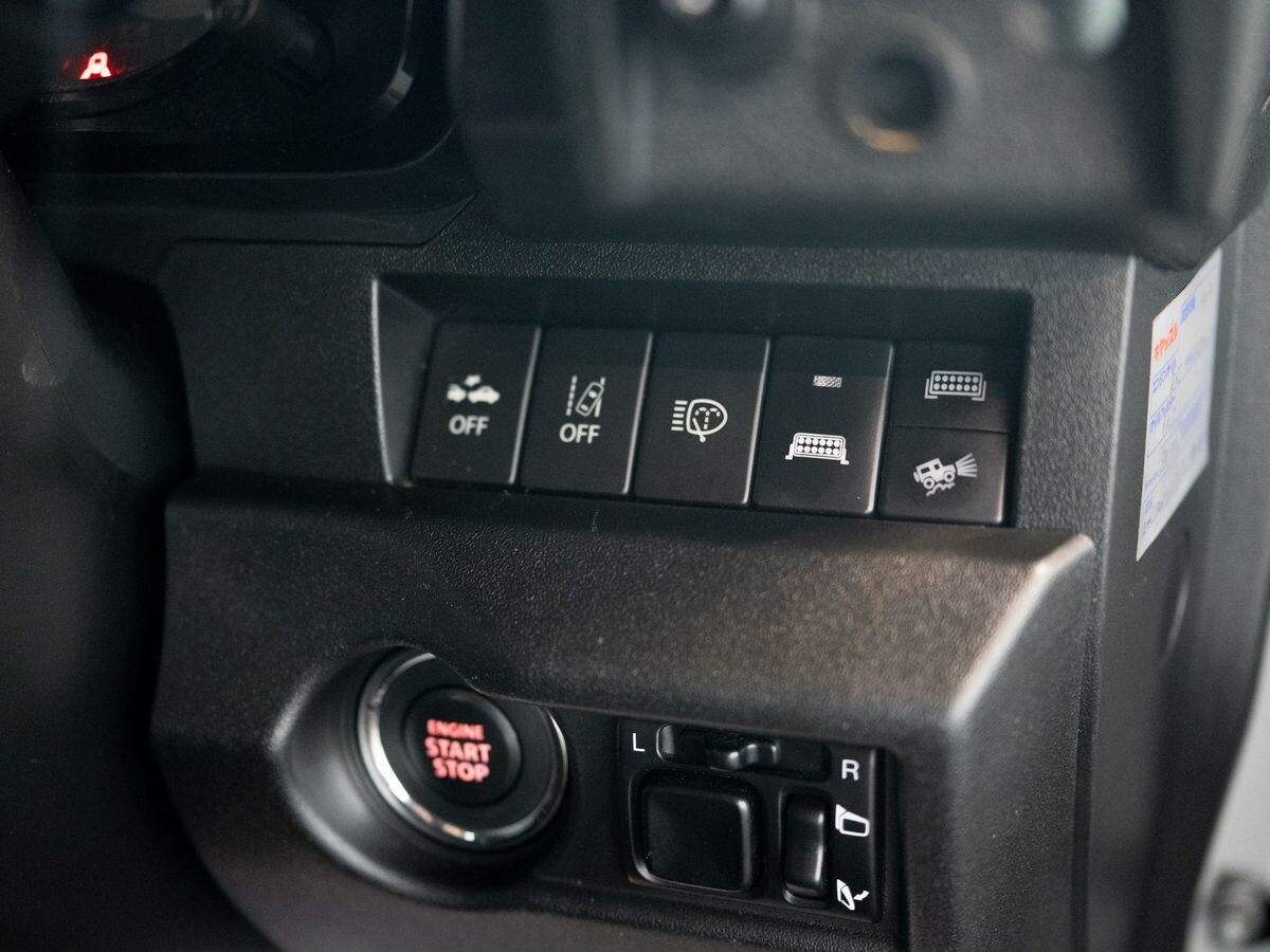 Suzuki Jimny 2020 - фото автомобиля