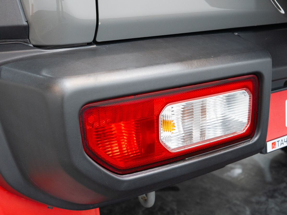 Suzuki Jimny 2020 - фото автомобиля