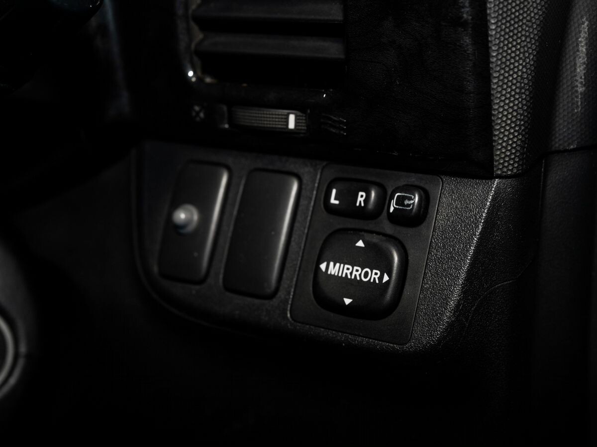 Toyota Wish 2008 - фото автомобиля