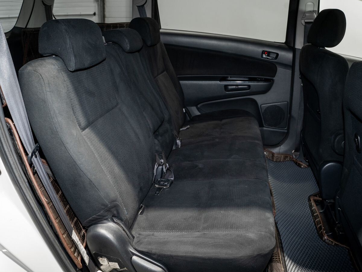 Toyota Wish 2008 - фото автомобиля