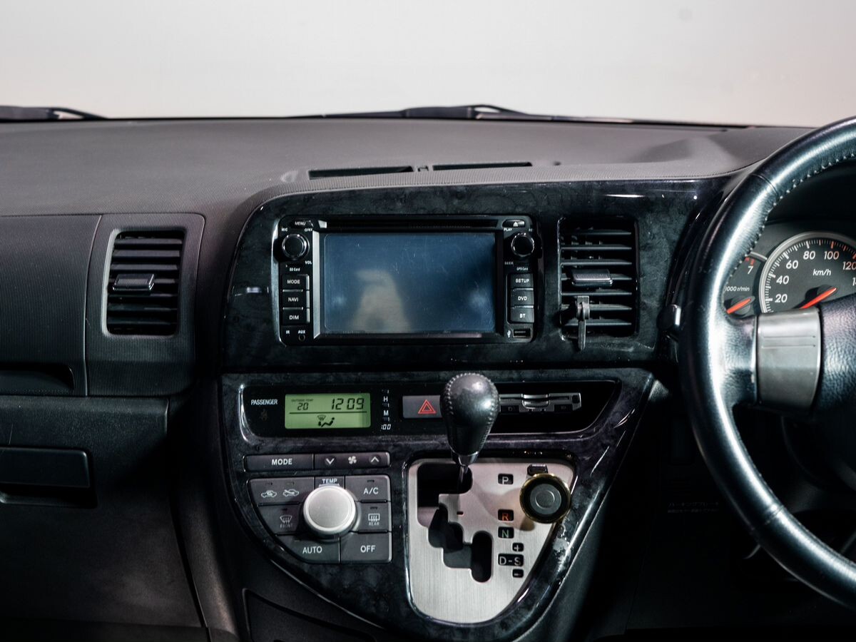 Toyota Wish 2008 - фото автомобиля