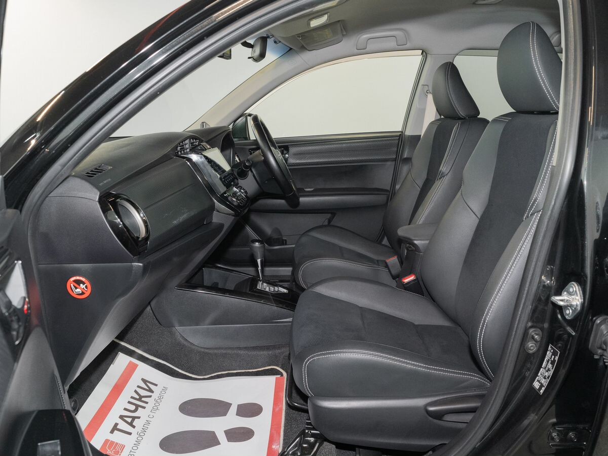 Toyota Corolla 2015 - фото автомобиля