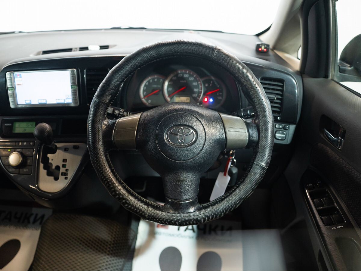 Toyota Wish 2005 - фото автомобиля