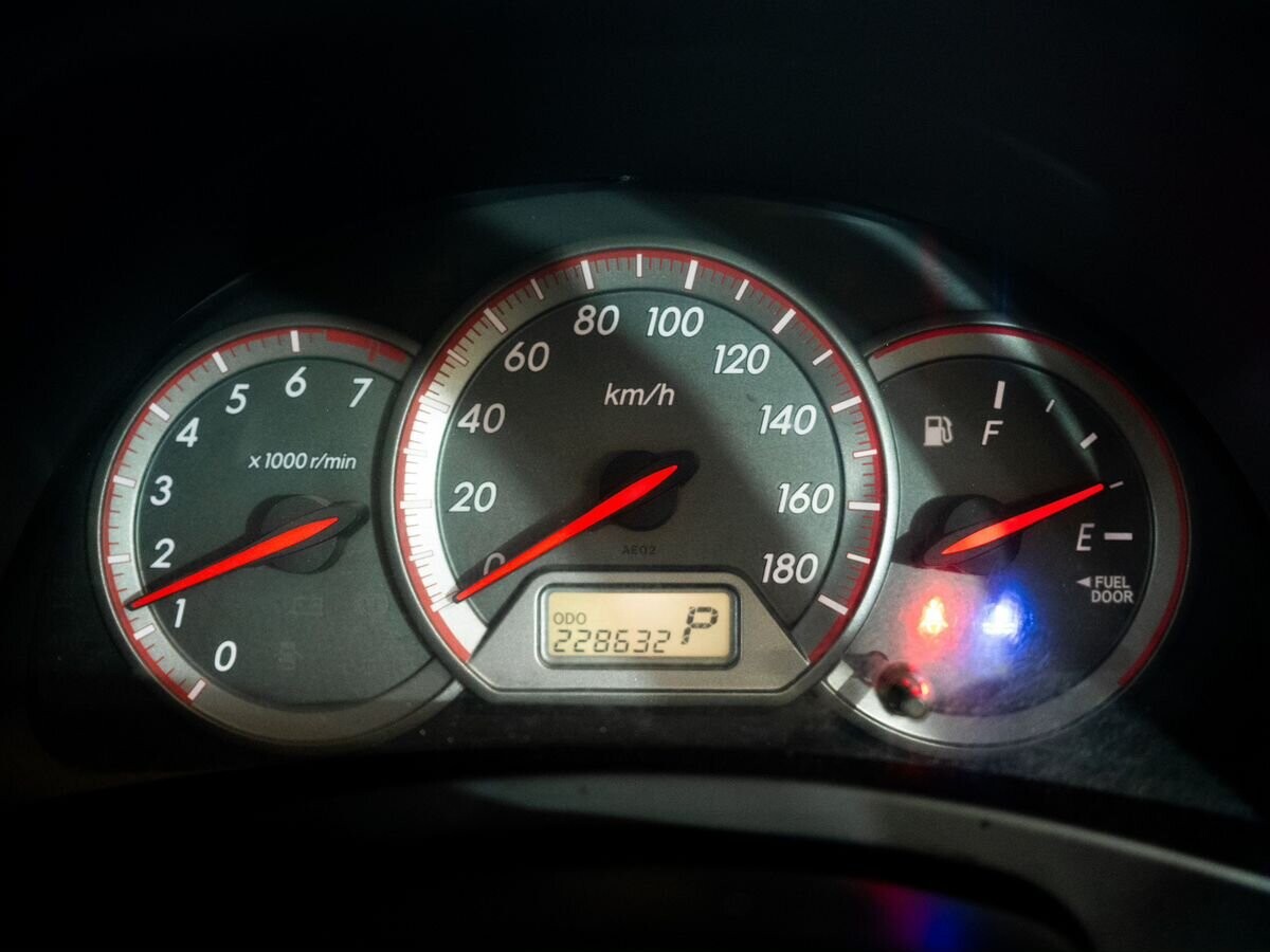 Toyota Wish 2005 - фото автомобиля