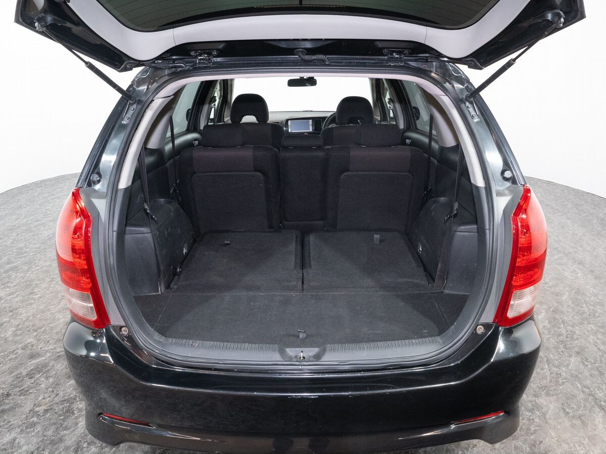 Toyota Wish 2005 - фото автомобиля