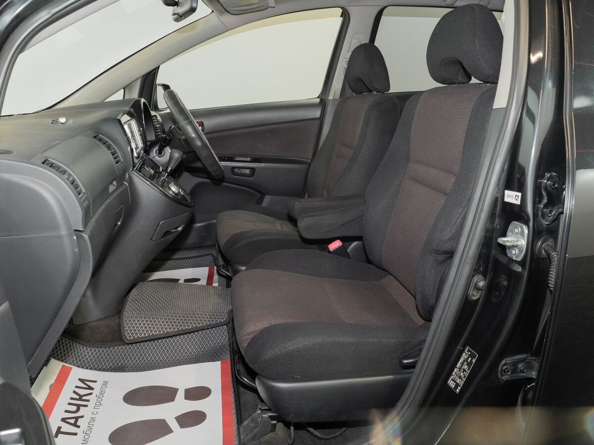 Toyota Wish 2005 - фото автомобиля