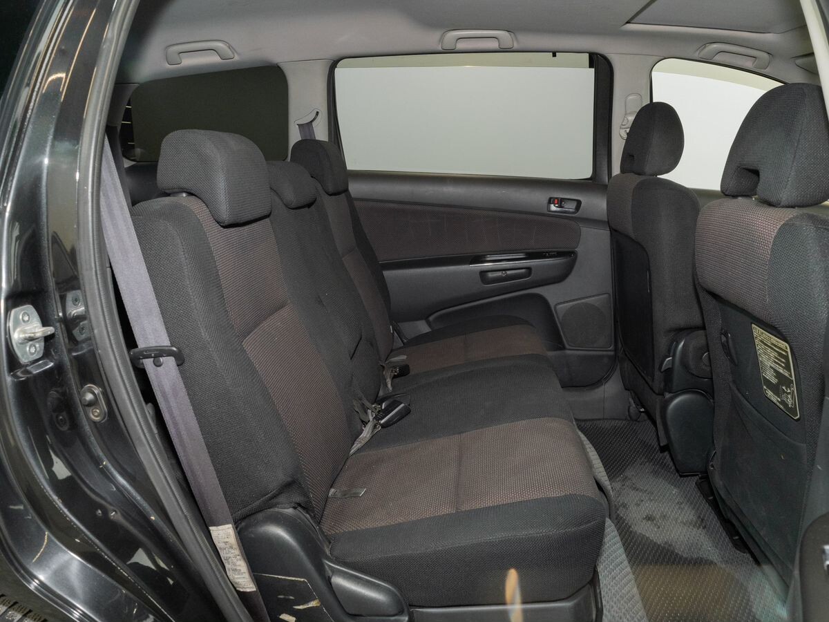 Toyota Wish 2005 - фото автомобиля