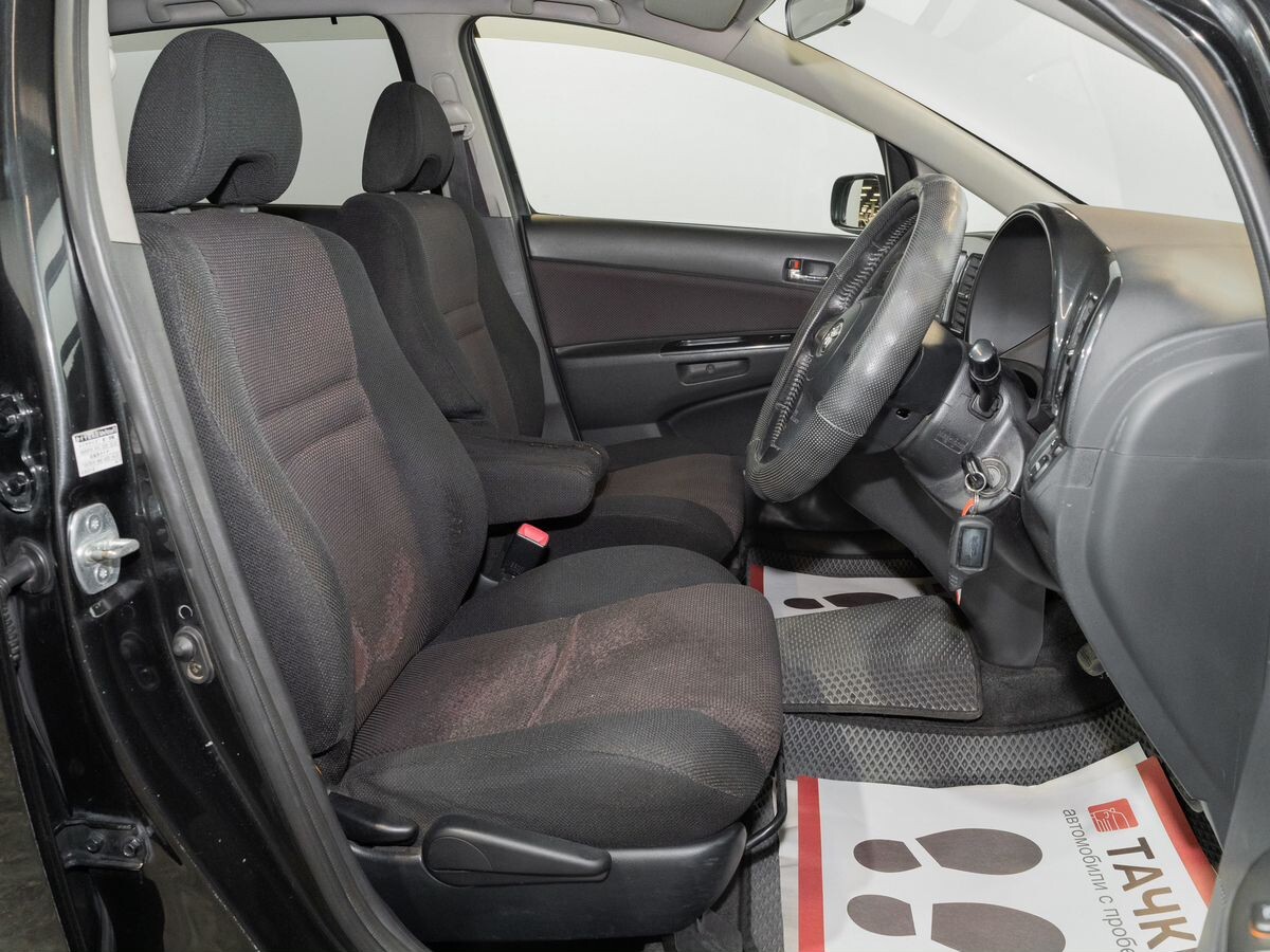 Toyota Wish 2005 - фото автомобиля