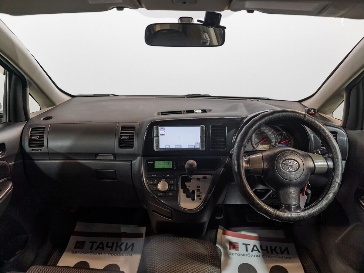 Toyota Wish 2005 - фото автомобиля