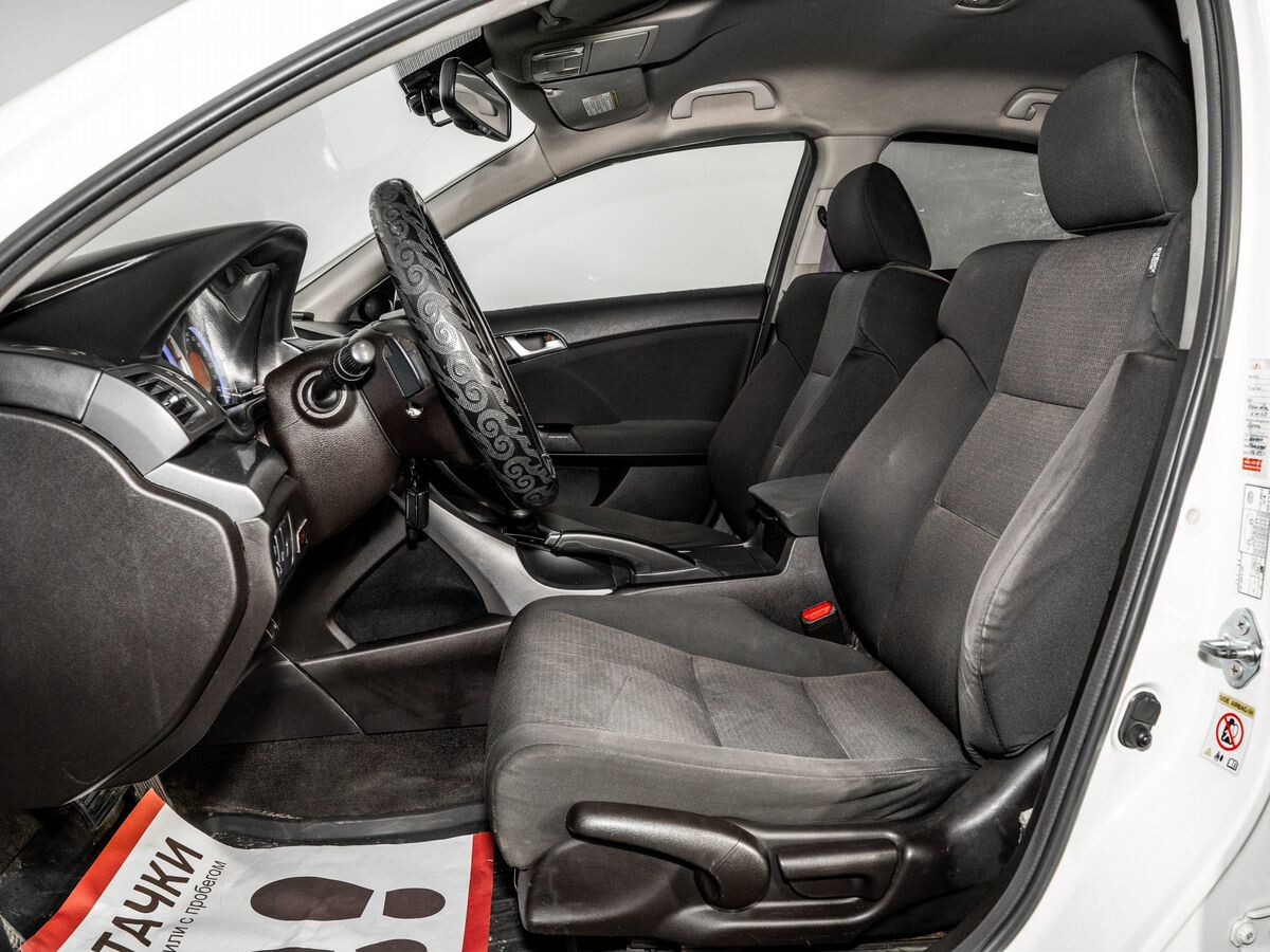 Honda Accord 2011 - фото автомобиля