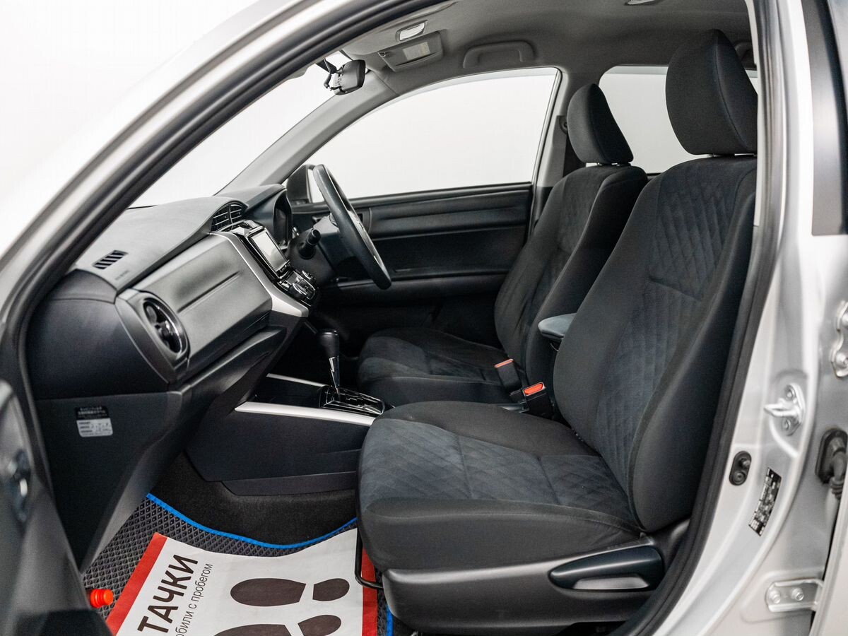 Toyota Corolla 2017 - фото автомобиля