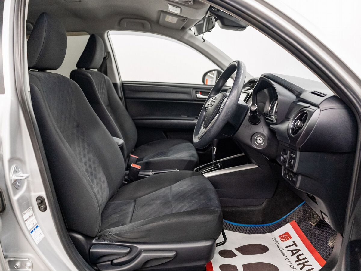 Toyota Corolla 2017 - фото автомобиля