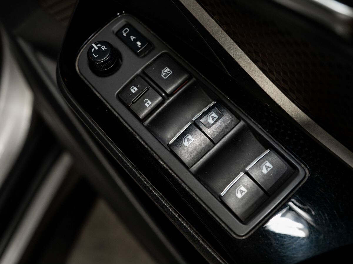 Toyota C-HR 2017 - фото автомобиля