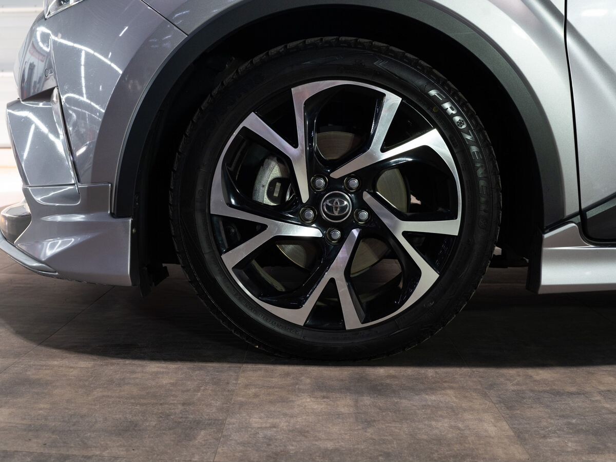 Toyota C-HR 2017 - фото автомобиля