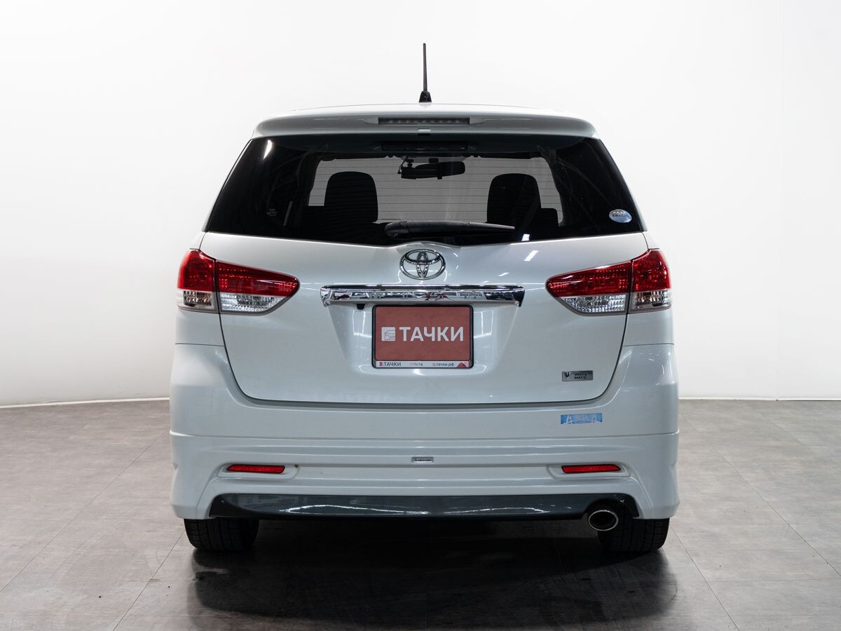 Toyota Wish 2012 - фото автомобиля