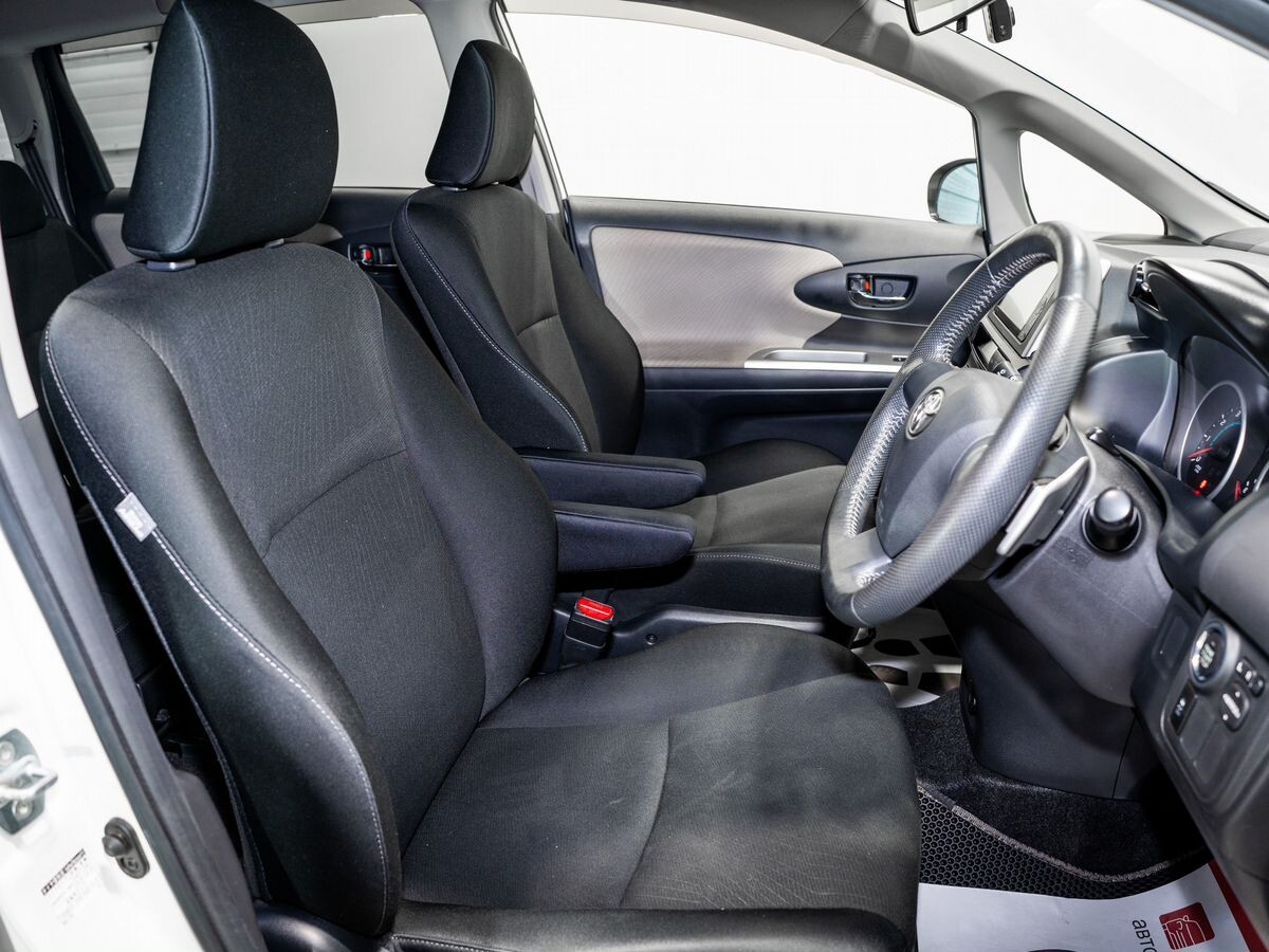 Toyota Wish 2012 - фото автомобиля