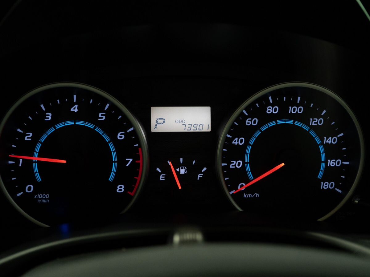 Toyota Wish 2012 - фото автомобиля