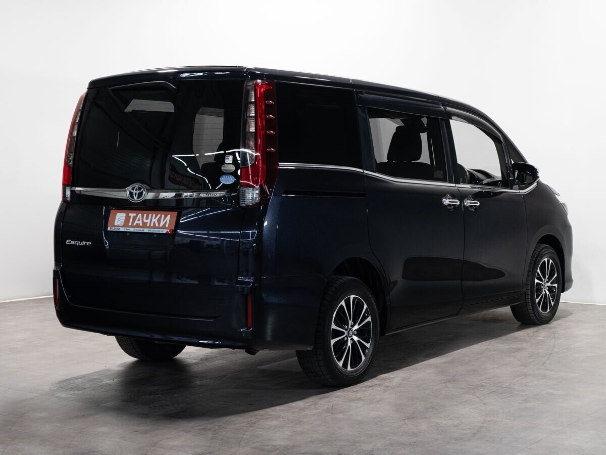 Toyota Esquire 2017 - фото автомобиля