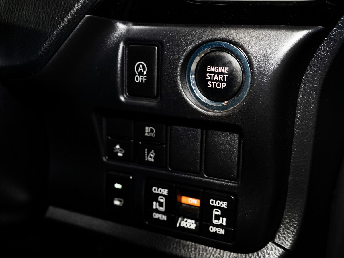 Toyota Esquire 2017 - фото автомобиля