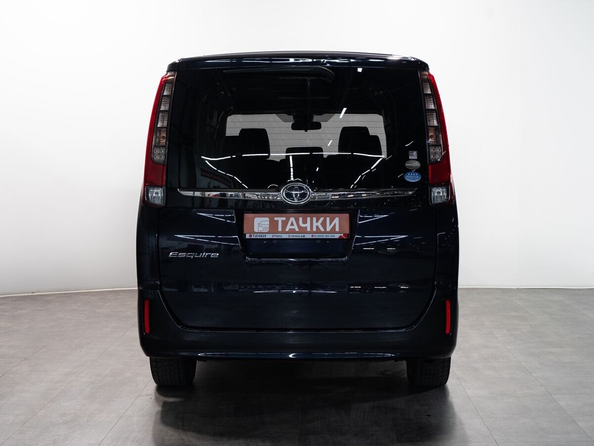Toyota Esquire 2017 - фото автомобиля