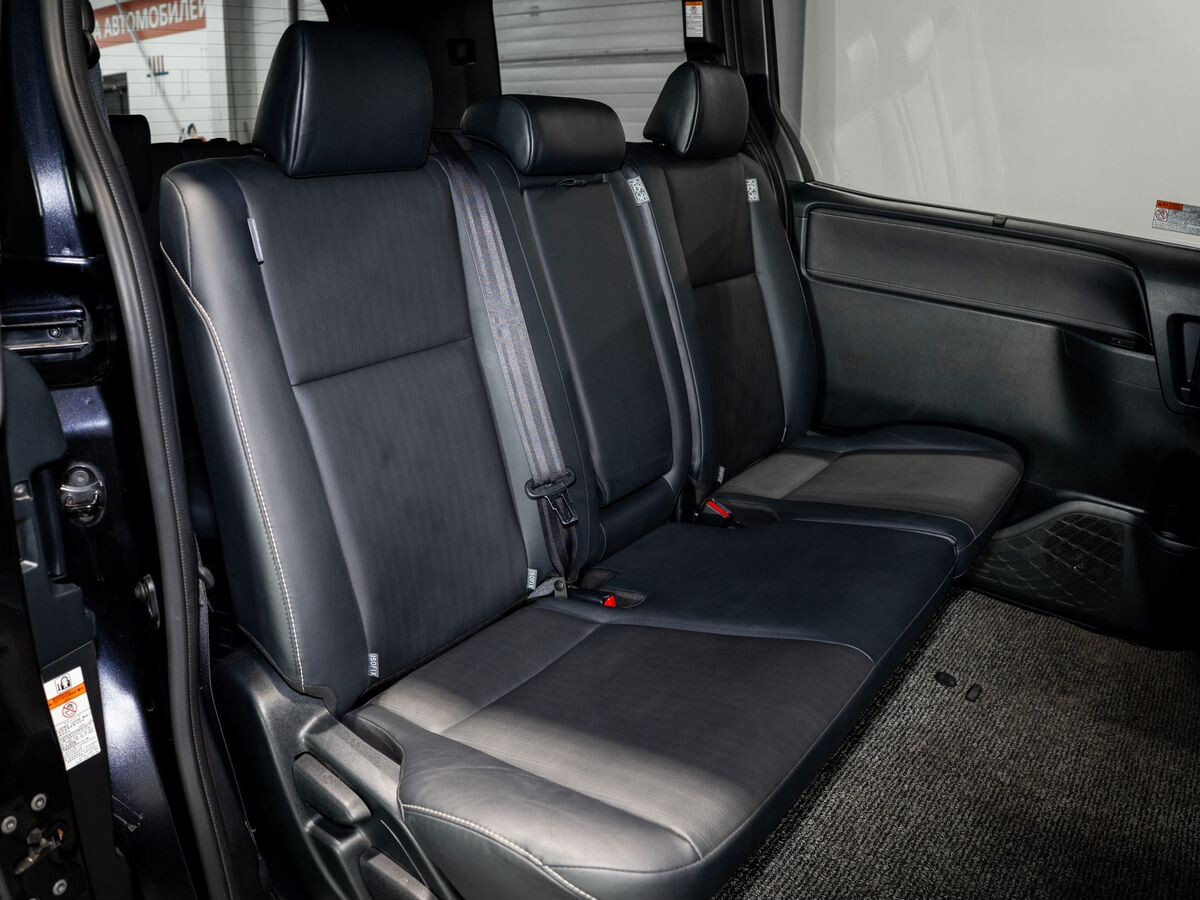 Toyota Esquire 2017 - фото автомобиля