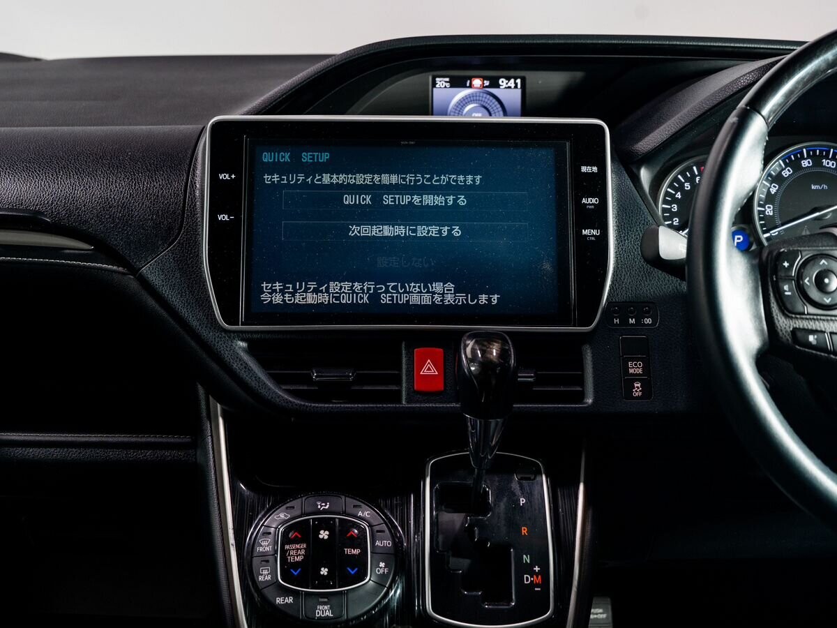 Toyota Esquire 2017 - фото автомобиля