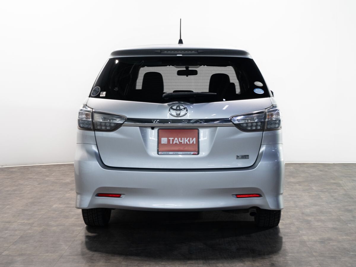 Toyota Wish 2012 - фото автомобиля