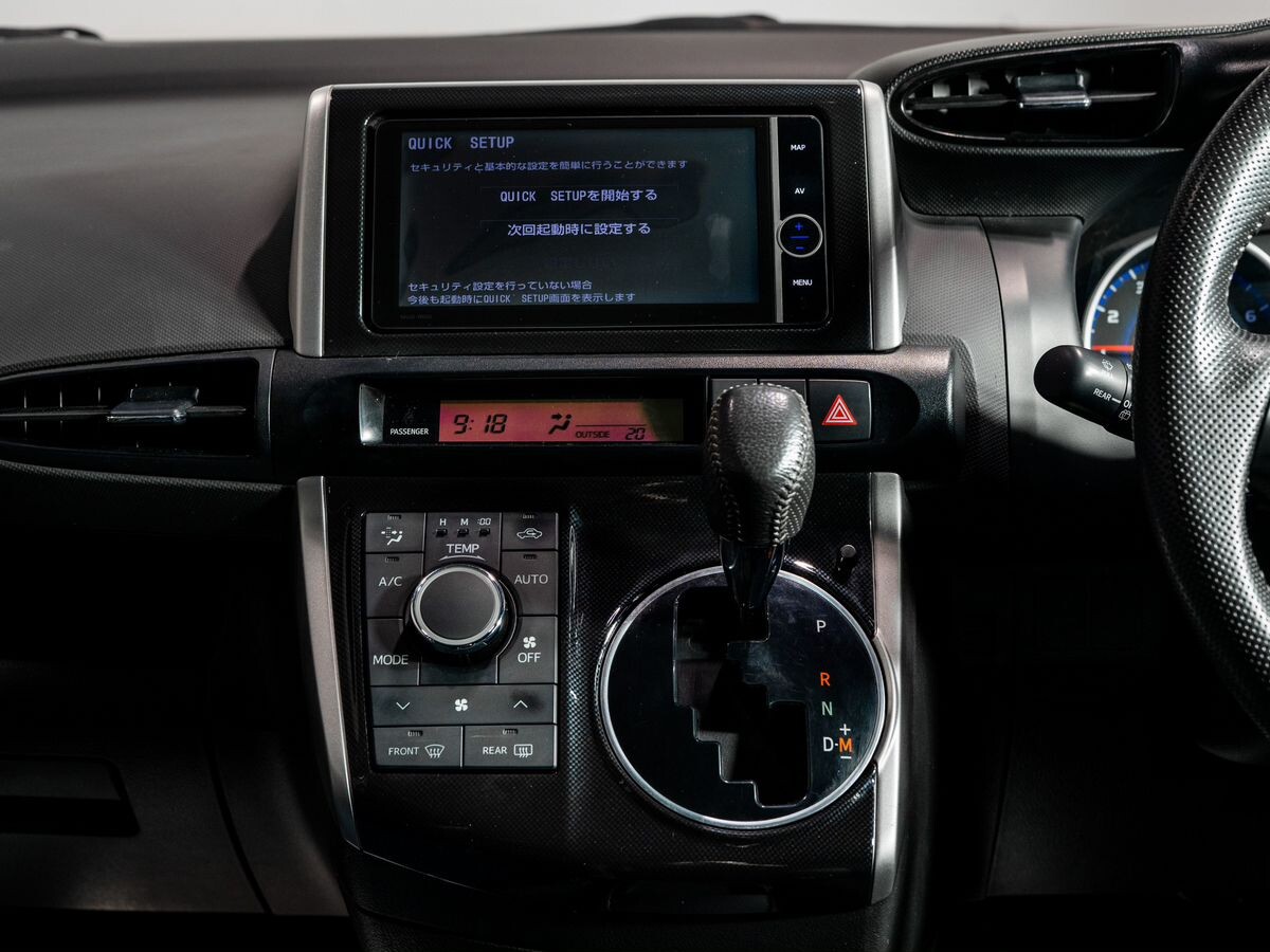 Toyota Wish 2012 - фото автомобиля