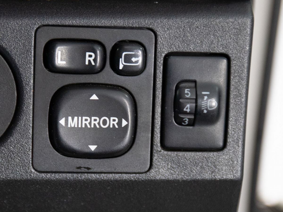 Toyota Vitz 2010 - фото автомобиля