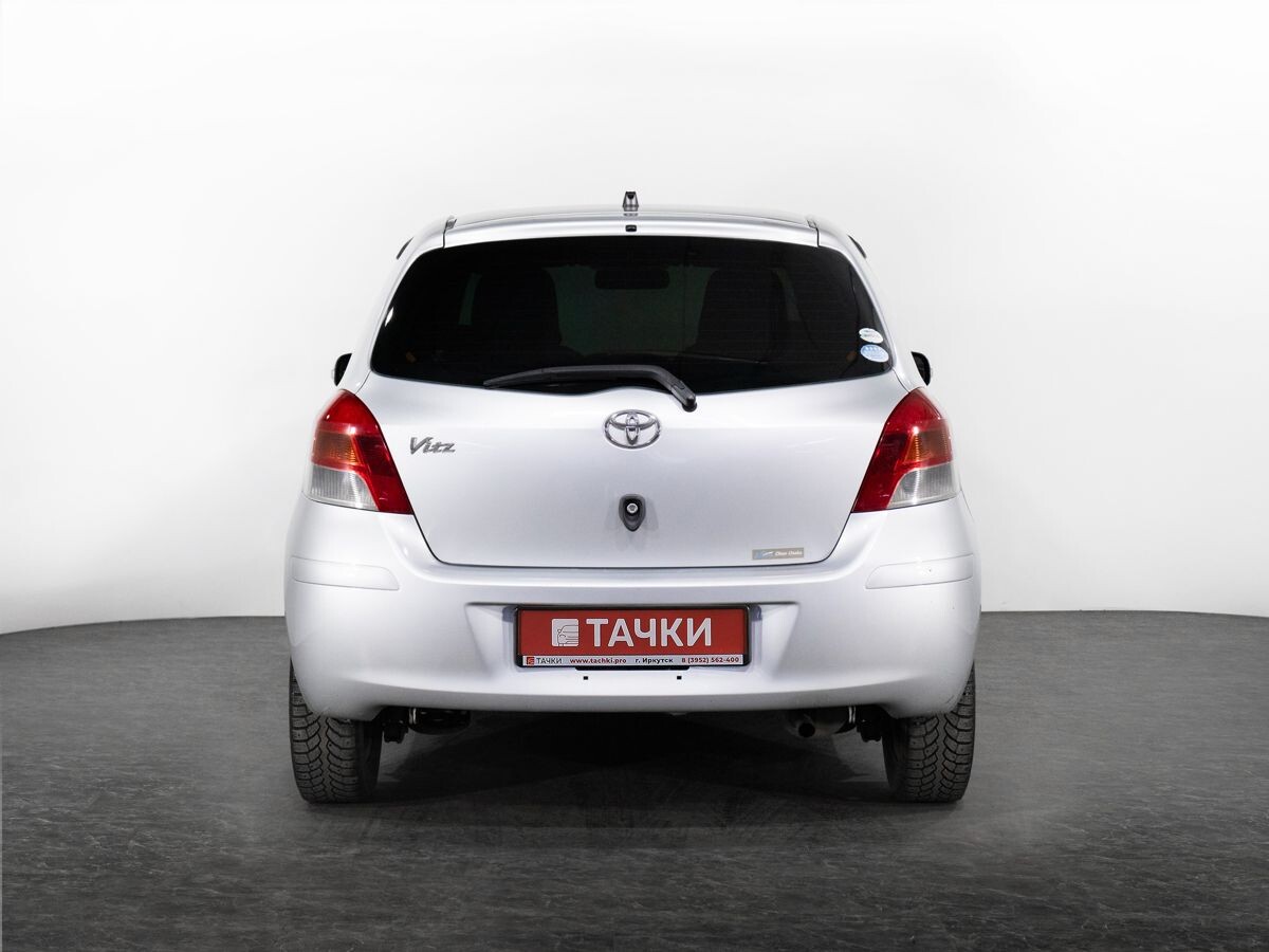 Toyota Vitz 2010 - фото автомобиля