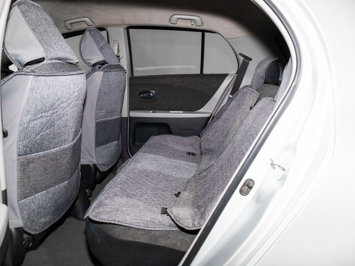 Toyota Vitz 2010 - фото автомобиля